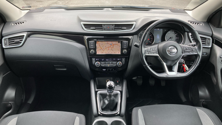 Nissan Qashqai 1.3 DiG-T Acenta Premium 5dr Petrol Hatchback